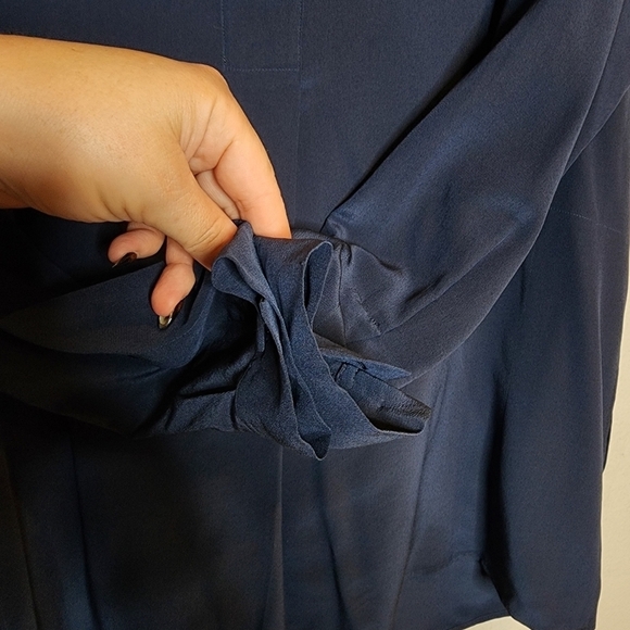 Vince Silk Tunic Pockets. Long Sleeve band collar. Size Small. - Picture 12 of 16